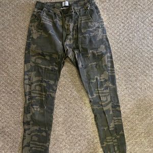 Men’s Medium Camo Kuwalla Tee Joggers